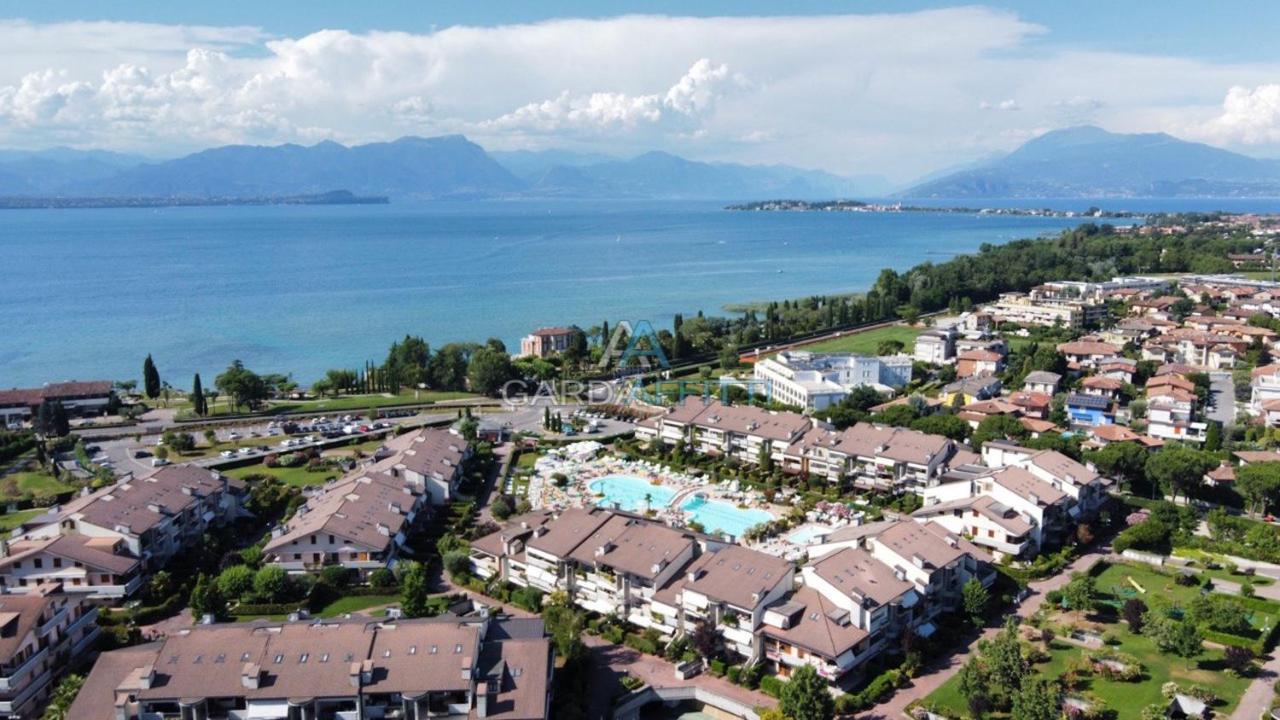 Perla Apartment - 3 Piscine E Un Bar - Desenzano Desenzano del Garda Exterior foto