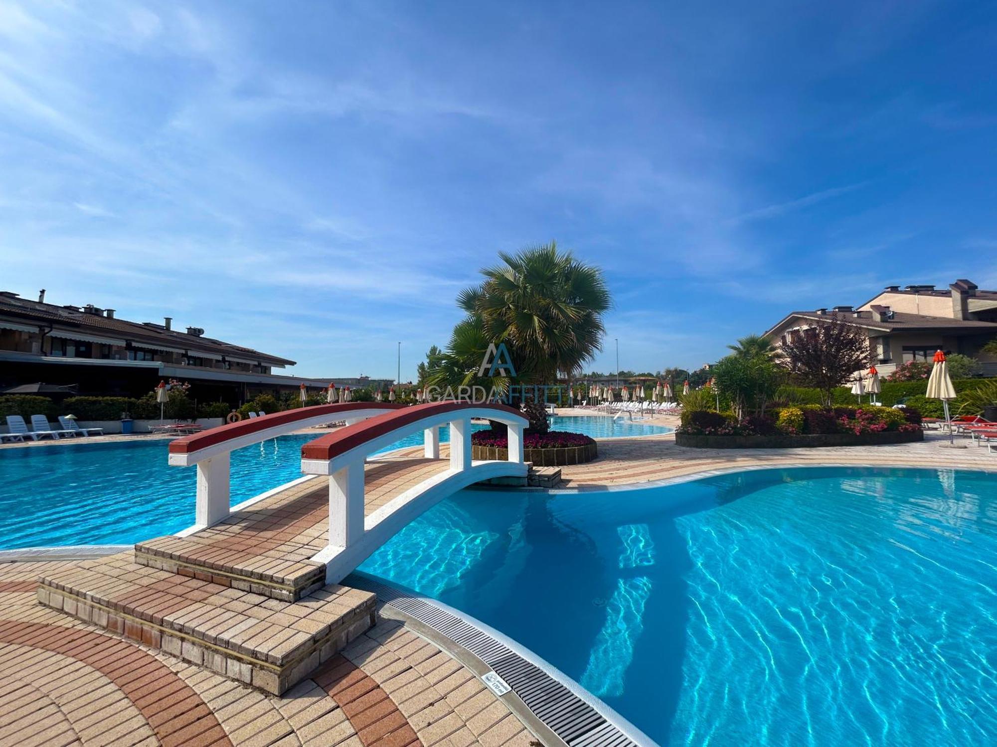 Perla Apartment - 3 Piscine E Un Bar - Desenzano Desenzano del Garda Exterior foto
