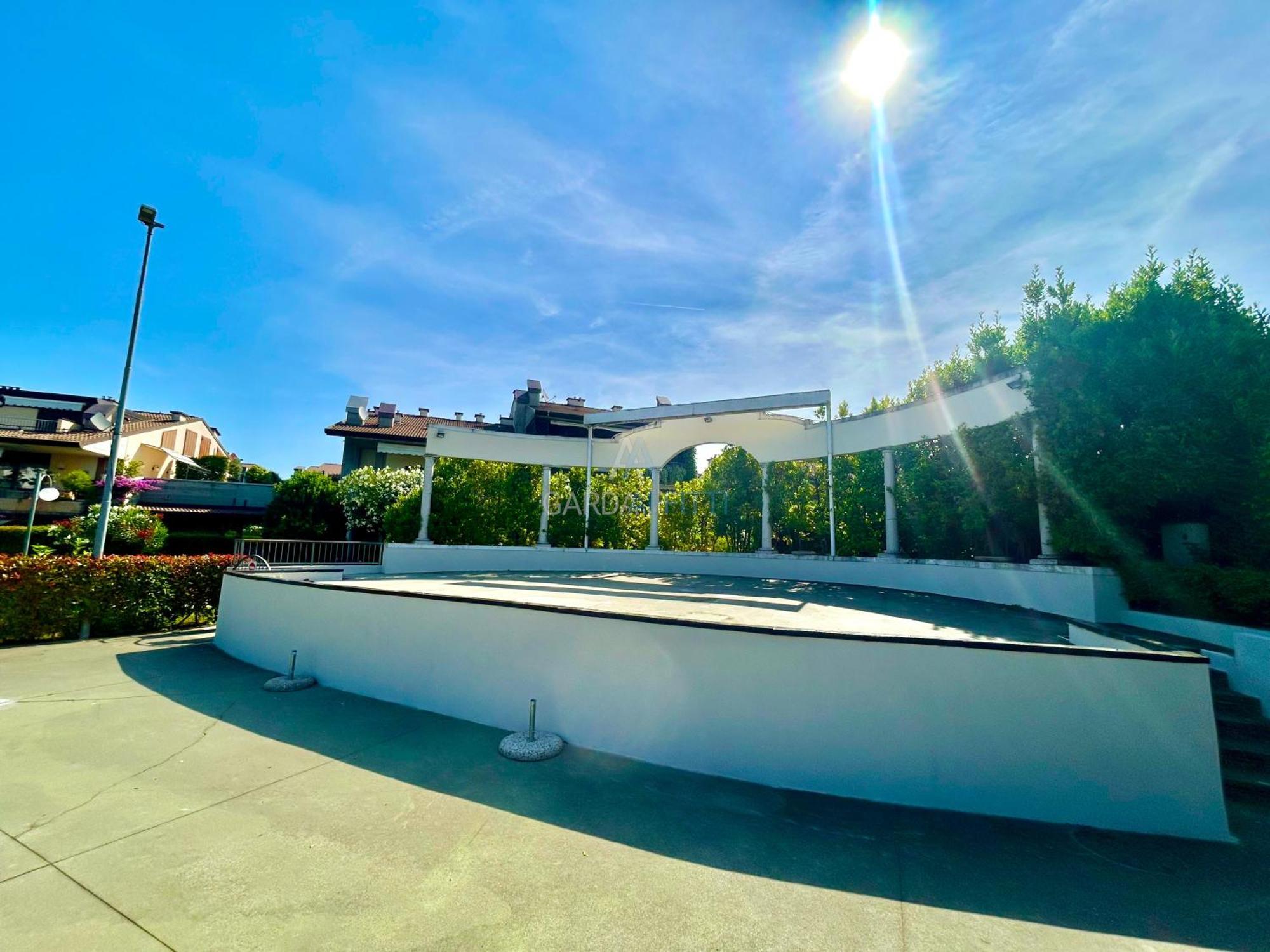 Perla Apartment - 3 Piscine E Un Bar - Desenzano Desenzano del Garda Exterior foto