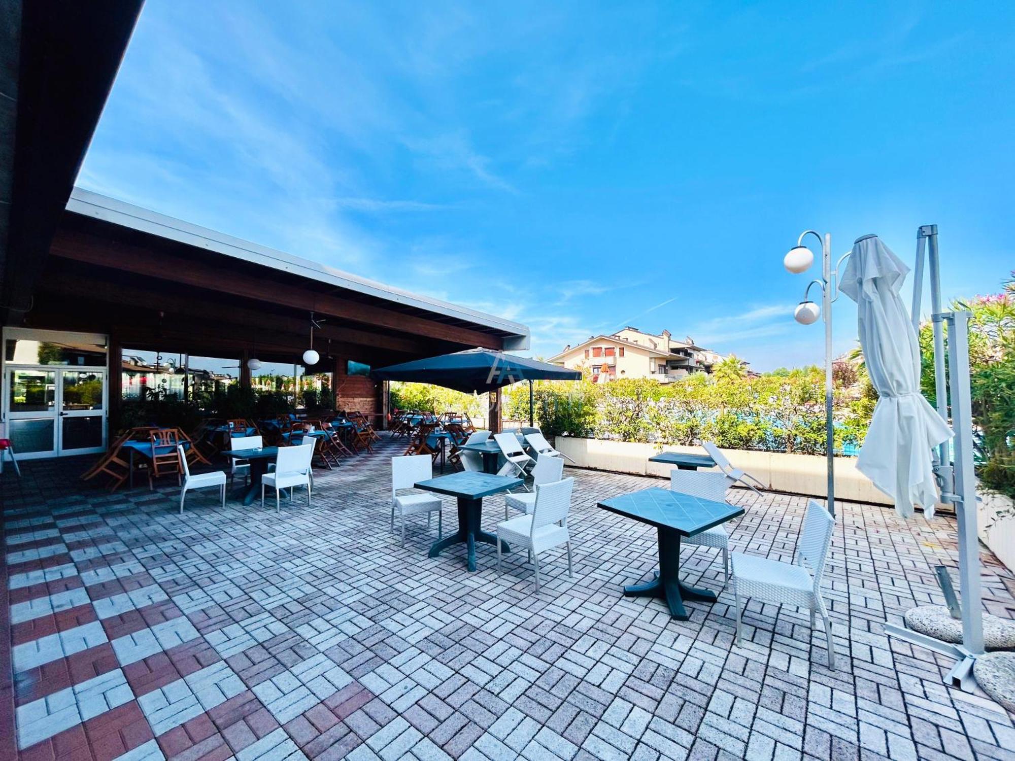 Perla Apartment - 3 Piscine E Un Bar - Desenzano Desenzano del Garda Exterior foto