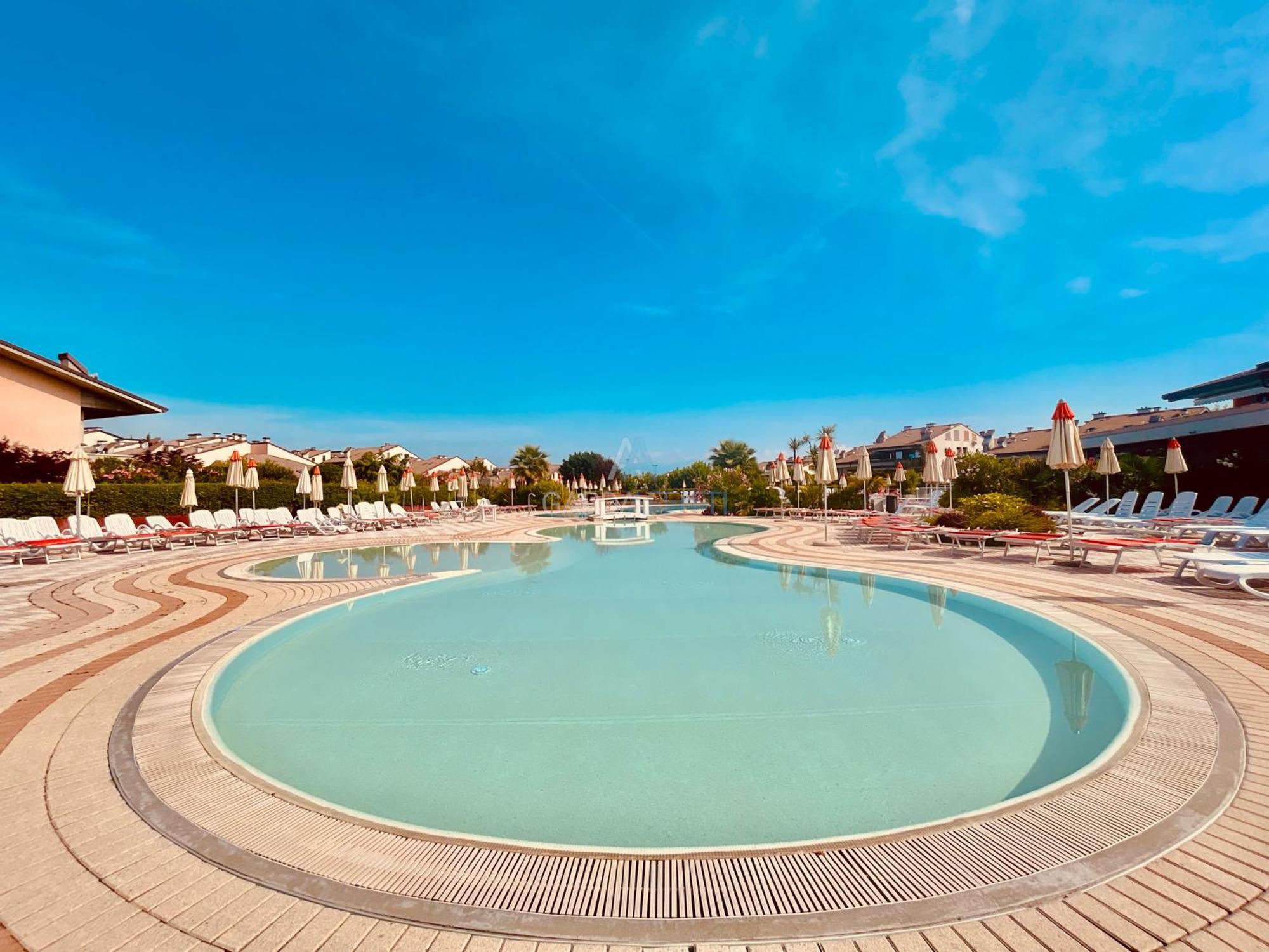 Perla Apartment - 3 Piscine E Un Bar - Desenzano Desenzano del Garda Exterior foto