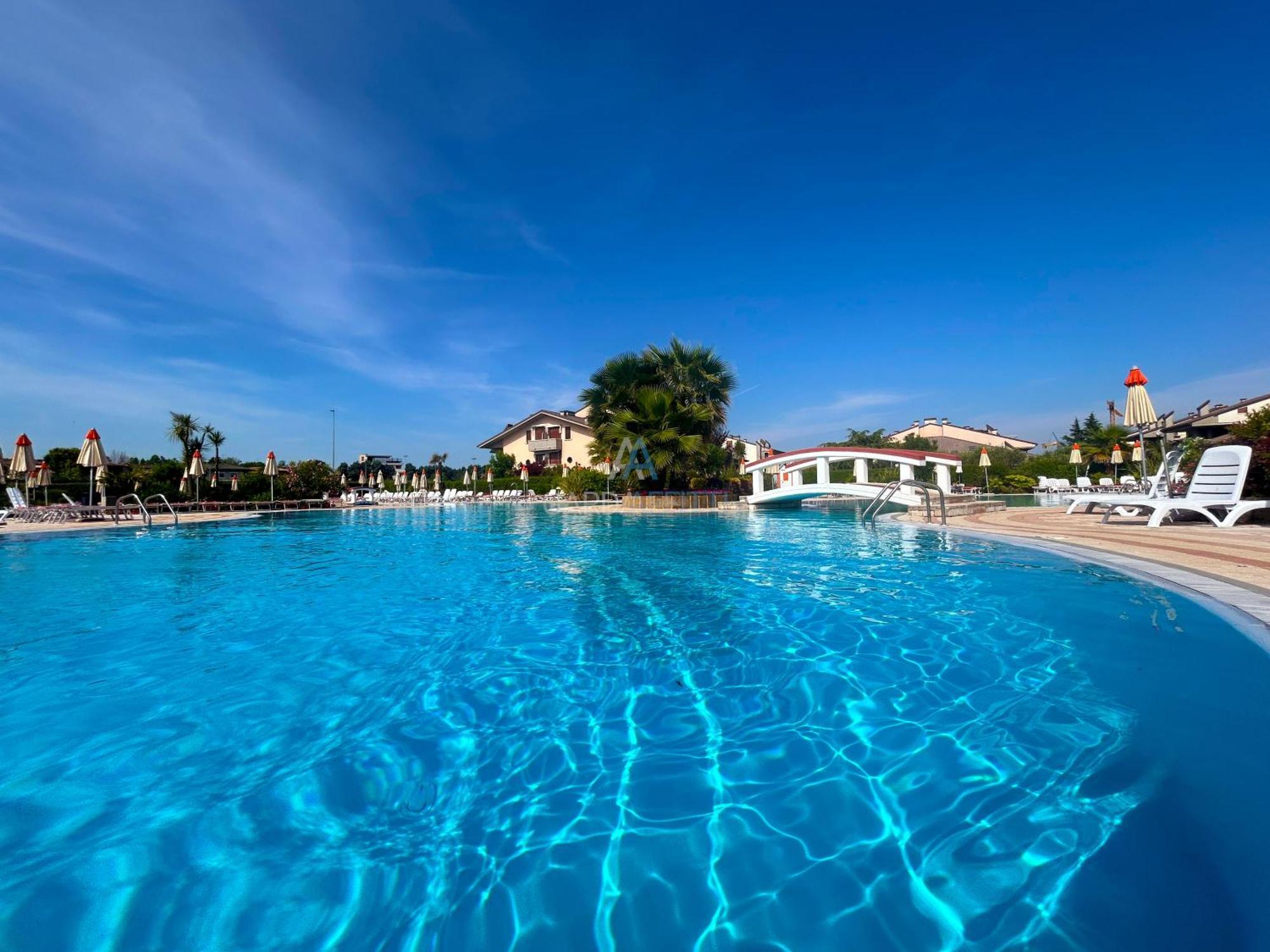 Perla Apartment - 3 Piscine E Un Bar - Desenzano Desenzano del Garda Exterior foto
