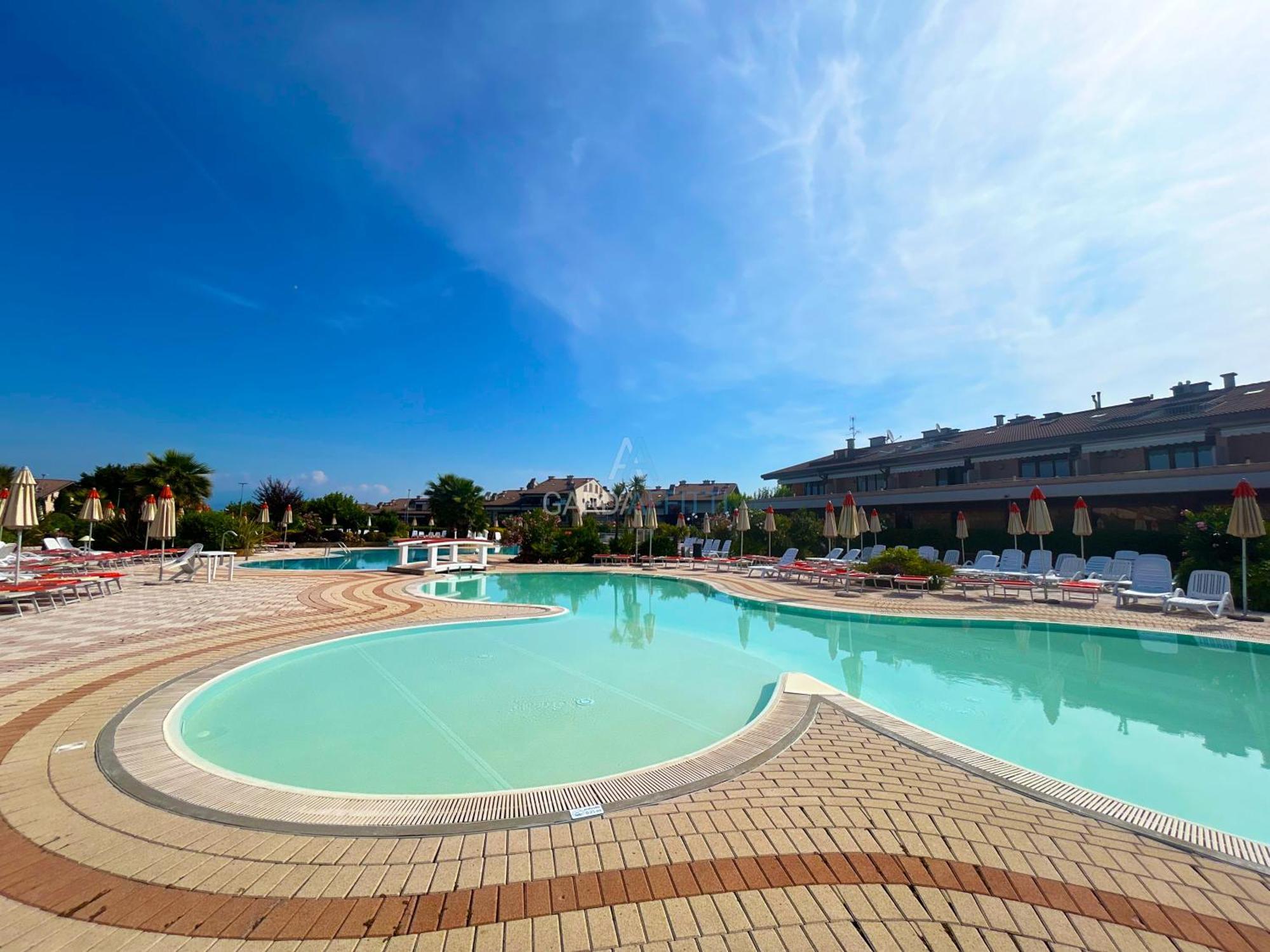 Perla Apartment - 3 Piscine E Un Bar - Desenzano Desenzano del Garda Exterior foto
